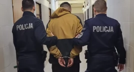 Mieszkaniec Wawra rzucał butelkami po piwie w swoją... mamę