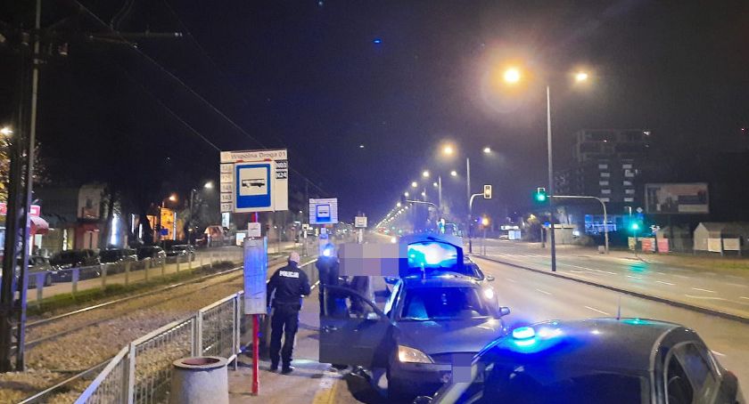 Nocny pościg w Wesołej: kradzież i ucieczka bez prawa jazdy [ZDJĘCIA]