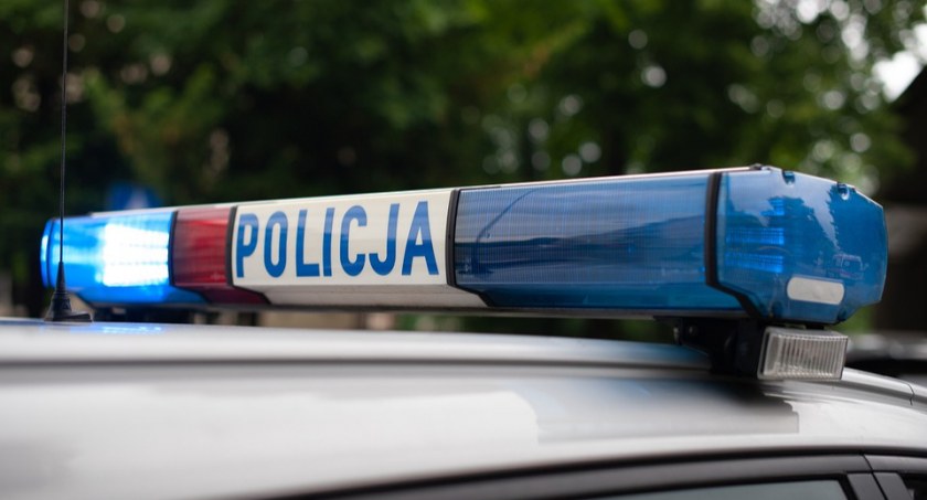 Wjechał w plac zabaw, nie chciał dać się zbadać