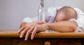 Widziała, że jest pijany, a i tak sprzedała mu alkohol