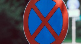 Nowa ulica zmienia się w parking. Tu trzeba zakazu parkowania!