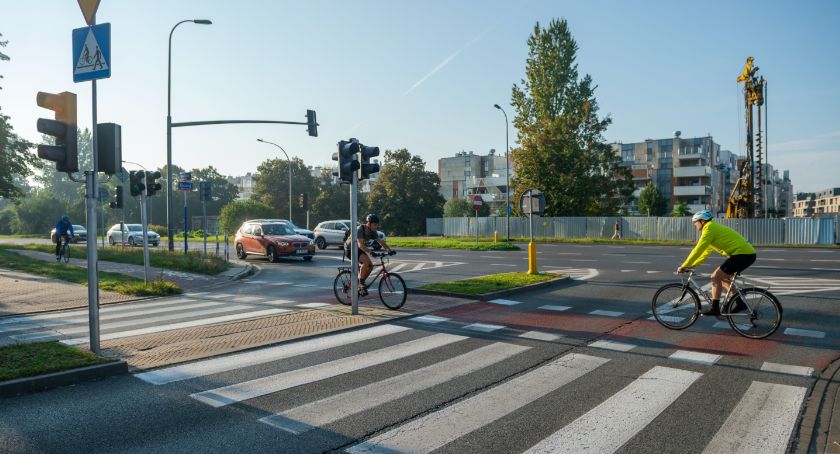 Nowy wjazd do miasteczka Wilanów: przebudowa skrzyżowania Wilanowskiej i Kosiarzy
