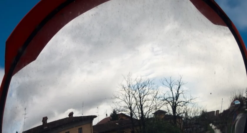 Gdzie postawić lustro drogowe?