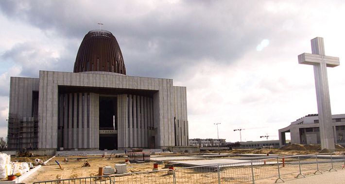 Świątynia Opatrzności Bożej odgrodzi się od wiernych?