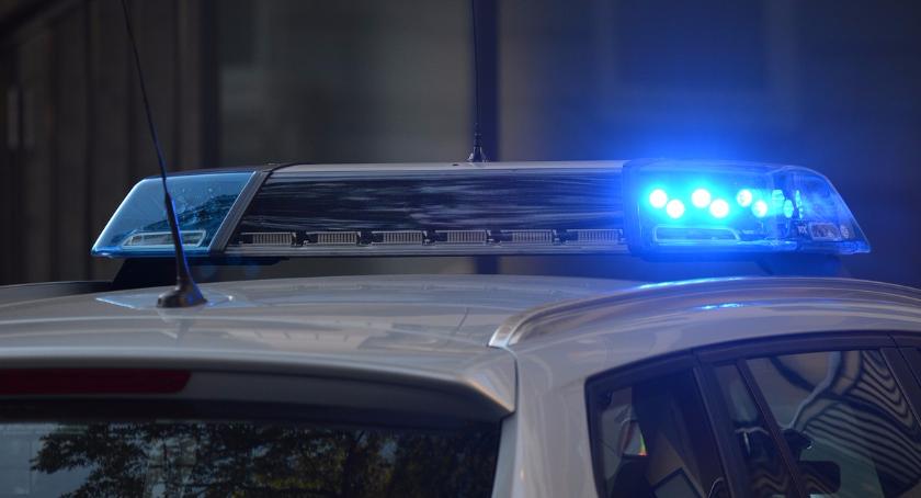 20-letni złodziej ukradł ponad 6000 euro i 1800 dolarów