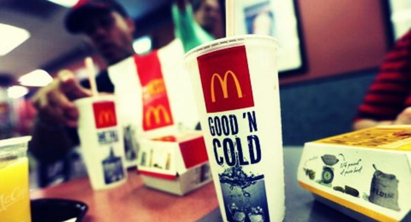 McDonalds rezygnuje z plastikowych słomek