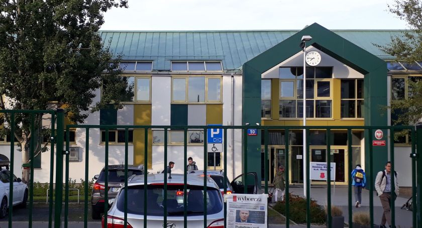 Utrudniony dostęp do szkoły -czy władze Warszawy coś z tym zrobią?