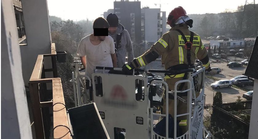 Winny przestępstwa zaczął uciekać przez balkon