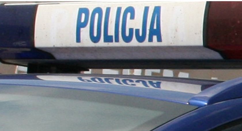 Kierowca pod wpływem alkoholu zaparkował na latarni 