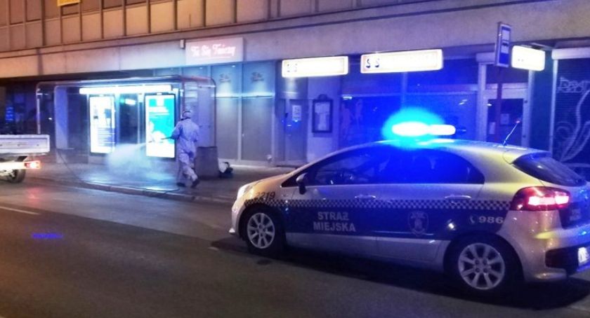 Straż Miejska wspiera miasto w dezynfekowaniu ulic [ZDJĘCIA]
