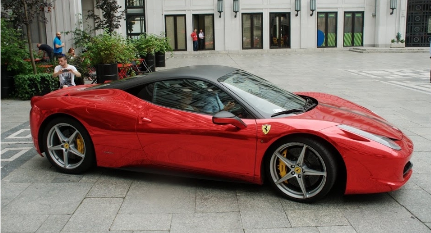 Ferrari otwiera salon w Wilanowie