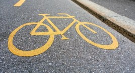 Wiosna, a więc trzeba zadbać o ścieżkę rowerową Al. Rzeczypospolitej 24