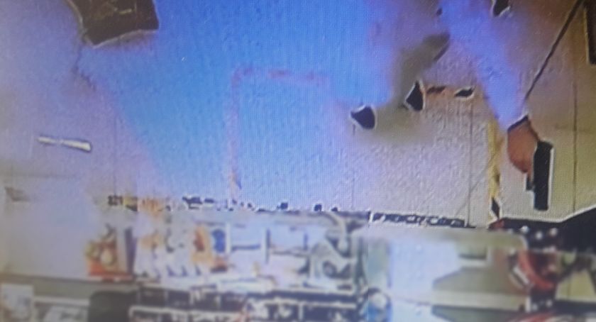 Napadli na sklep. Policjanci rozpoznali ich na ulicy już następnego dnia podczas patrolu