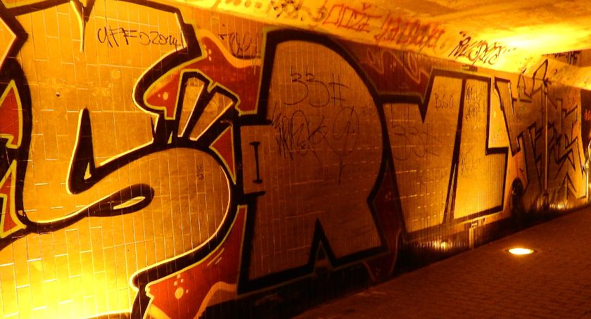 Miasto wypowiada walkę wandalom. Nie dla pseudo graffiti w metrze!
