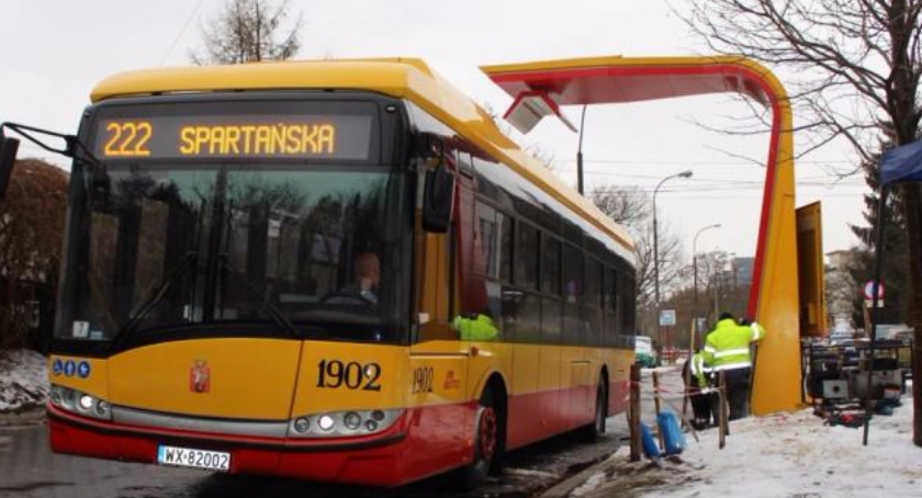 Pierwsza w Warszawie ładowarka pantografowa na Mokotowie. Będzie też na Woli.