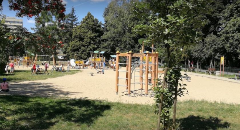 Rada Dzielnicy Wola przeznaczyła pieniądze na dostosowanie placów zabaw dla dzieci z niepełnosprawnościami