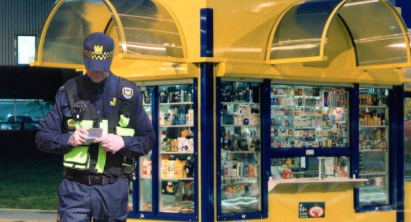 Tajemnicze włamanie do kiosku na ul. Karolkowej