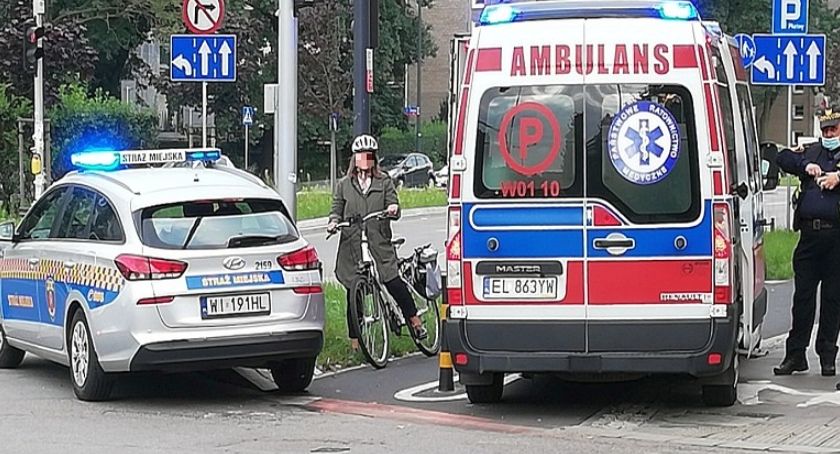 50-latka potrzebowała pomocy u zbiegu Młynarskiej i Górczewskiej