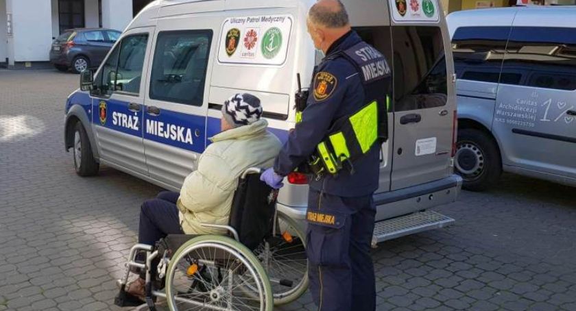Wycieńczony 49-latek na przystanku przy ul. Olbrachta