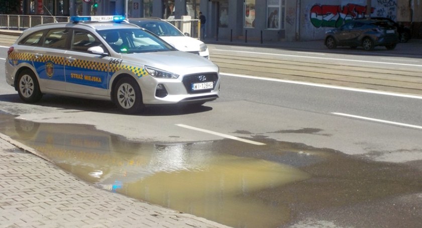 Awaria wodociągowa na ul. Wolskiej [ZDJĘCIA]