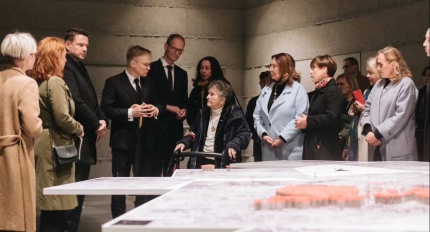 Wnętrze Izby Pamięci już otwarte