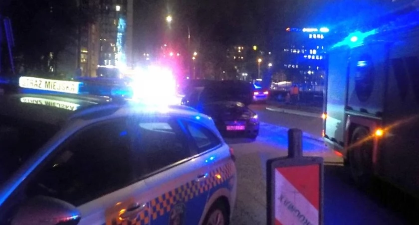 Zapaliło się auto, którym podróżowała rodzina z dzieckiem