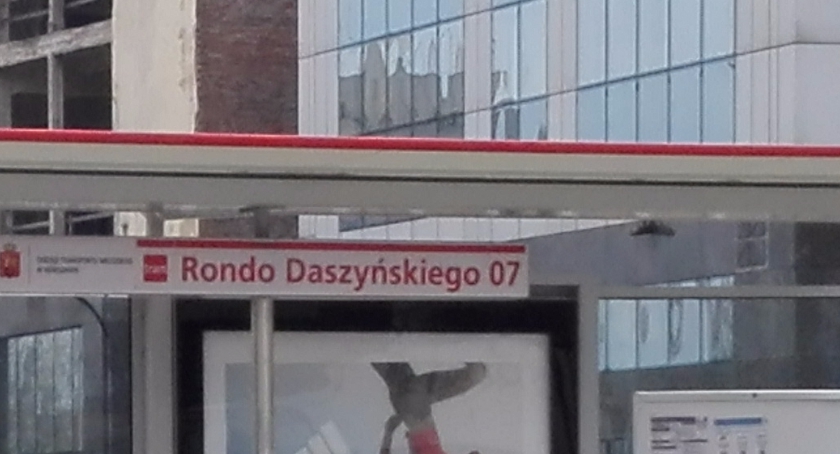 Problemy komunikacyjne w porannym szczycie.