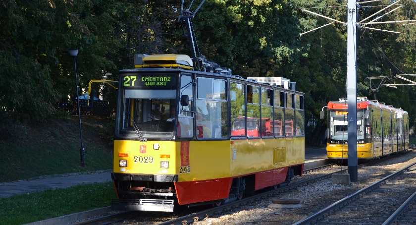 Potrącenie na Wolskiej. Tramwaje kursowały objazdem.