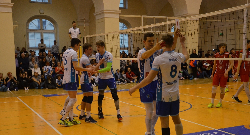 Mistrzostwa Polski Juniorów: MOS przegrywa z Resovią 0:3