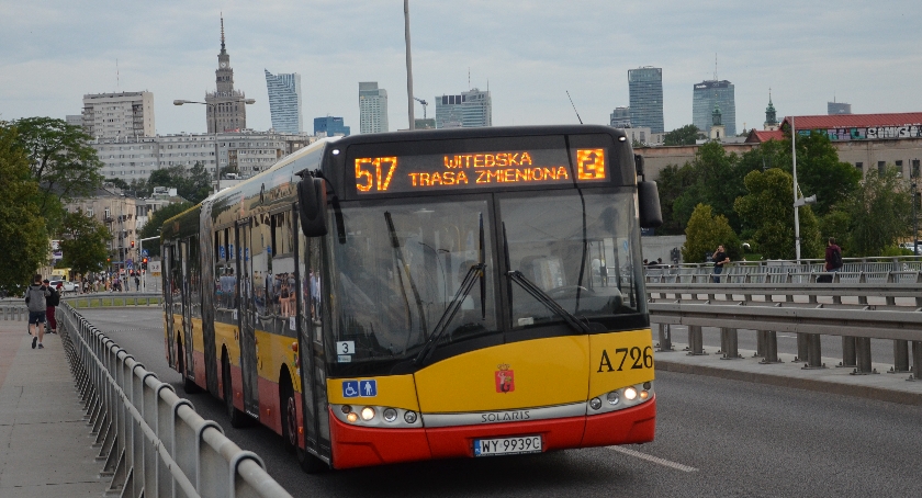 Komunikacja miejska w majówkę.