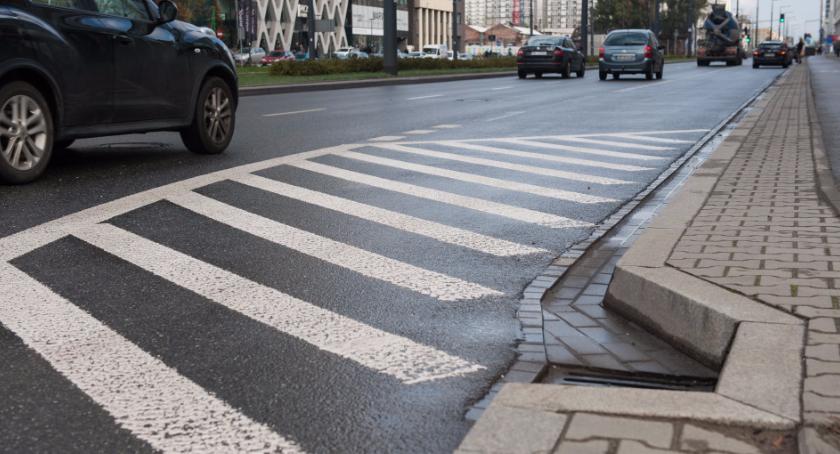 Nowy pas postojowy na Prostej