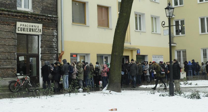 Przed Cukiernią Zagoździński na Woli tradycyjnie tłumy [ZDJĘCIA]