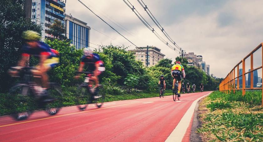 Ścieżki rowerowe na Woli – trwają prace