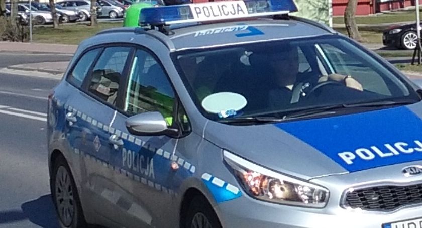 Poszukiwany ukrył się w wersalce