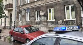 Oderwała się elewacja z kamienicy przy ul. Miedzianej [ZDJĘCIA]