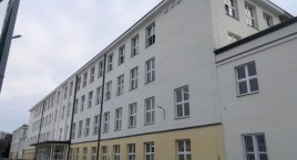 Szkoła przy ul. Okopowej 55 przeszła termomodernizację. Dzielnica chce tak oszczędzić 