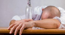 Pili w ośrodku pomocy na Woli. Trzeba było interweniować
