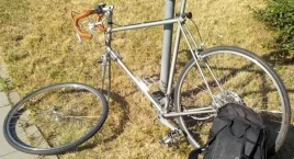 Wysadziło go z siodełka, rower się rozpadł. Akcja pomocowa na Woli