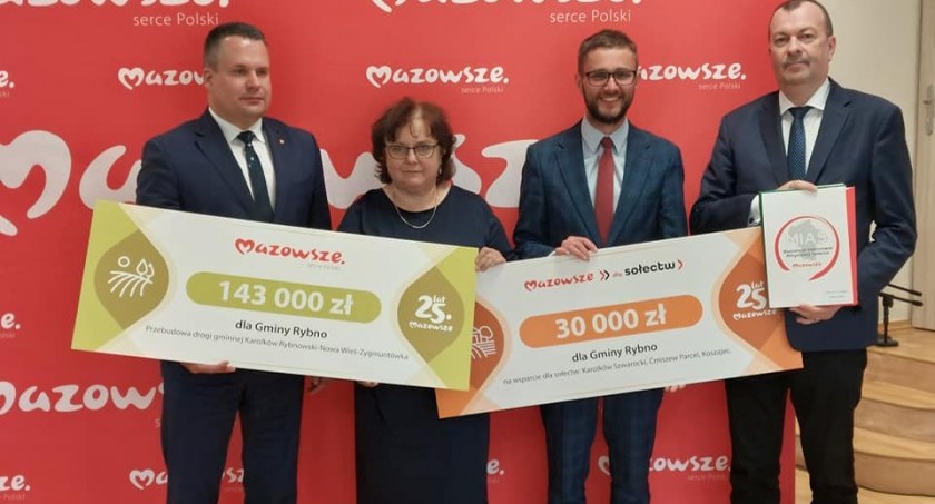  Gmina Rybno: Ponad 170 tys. zł dofinansowania na kolejne inwestycje: zostanie przebudowana droga gminna w Karolkowie Rybnowskim oraz powstanie oświetlenie uliczne w Koszajcu, Ćmiszewie-Parcel i Karolkowie Szwarockim