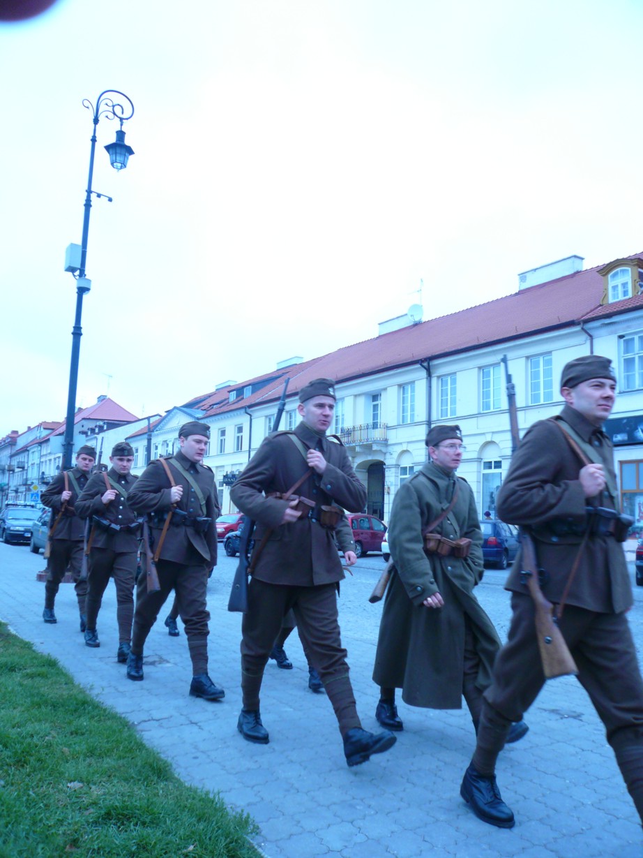 Defilada w Płocku z okazji Święta Niepodległości 11.11.07 i zapowiedzi.