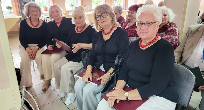 Zespół wokalny UTW i wspólne śpiewanie pieśni maryjnych