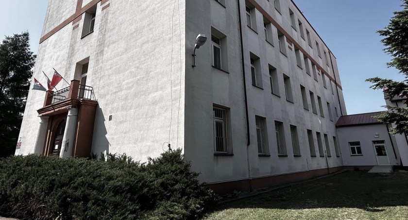 Mroczna historia budynków szkół - zamurowany korytarz miał zamknąć drogę pojawiającym się zjawom [WIDEO]