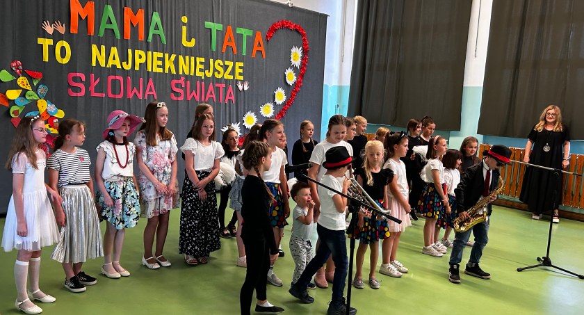 Szkoła Podstawowa nr 6 świętowała Dzień Mamy i Taty [FOTO]