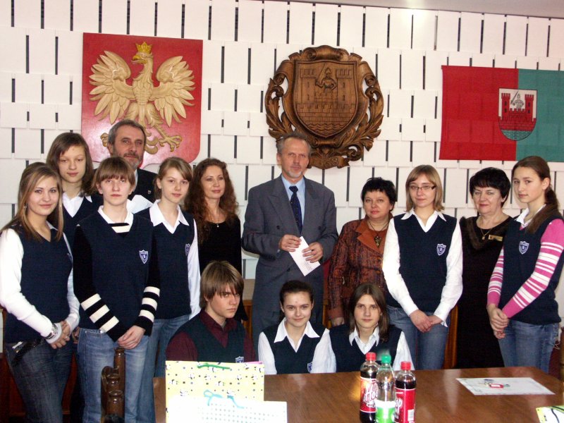 Gimnazjaliści uczą patriotyzmu