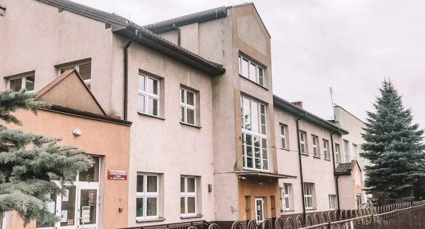 Gmina Rybno: Ponad 270 tys. zł dofinansowania  na realizację  zadanie pn.: „Modernizacja oświetlenia w Szkole Podstawowej z Oddziałami Przedszkolnymi w Rybnie