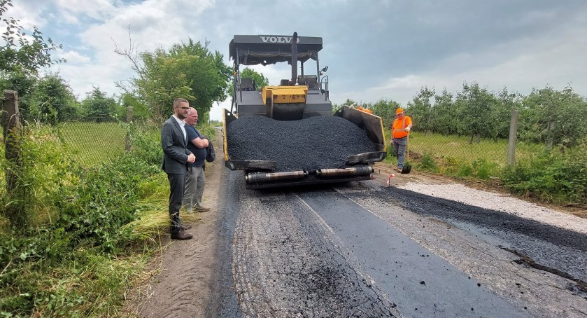 Prace związane z przebudową ul. Parkowej w Rybnie idą zgodnie z planem - inwestycja za prawie 820 tys. zł.