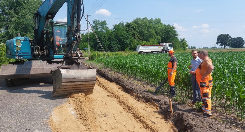 Prace związane z przebudową drogi gminnej Stary Szwarocin - Wesoła idą zgodnie z planem, inwestycja za ponad 2,5 mln. zł