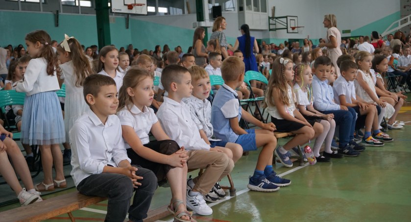 Wakacje czas rozpocząć - zakończenie roku w Szkole Podstawowej nr 6 [FOTO]