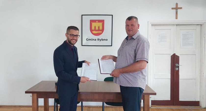 Gmina Rybno: Umowa na budowę i modernizację oświetlenia ulicznego podpisana, inwestycja za ponad 900 tys. zł