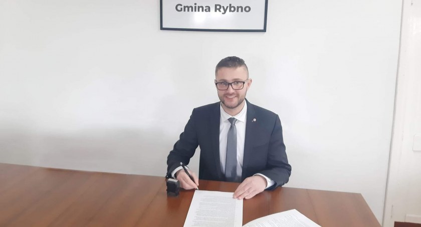 Gmina Rybno: Umowa na odbiór folii rolniczych i innych odpadów podpisana, zadanie za 12 500,00 zł 